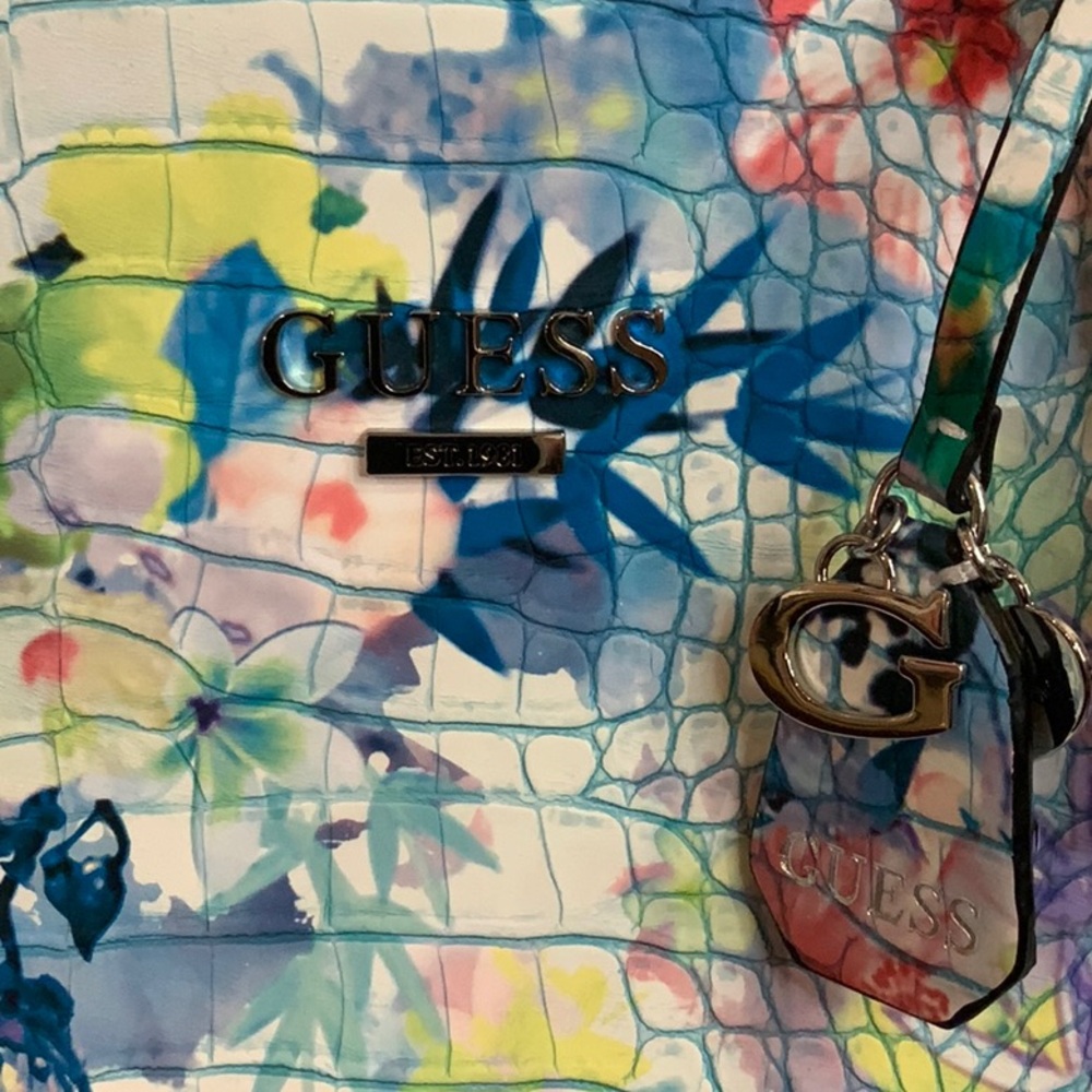 Guess Pastel Floral Large Shoulder Bag - Picture 2 of 7